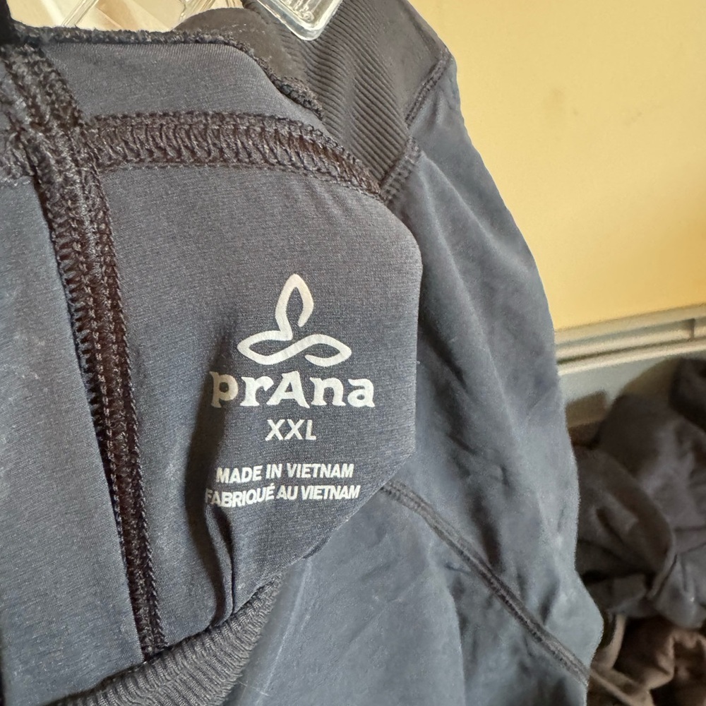Prana black capri xxl - Picture 2 of 3